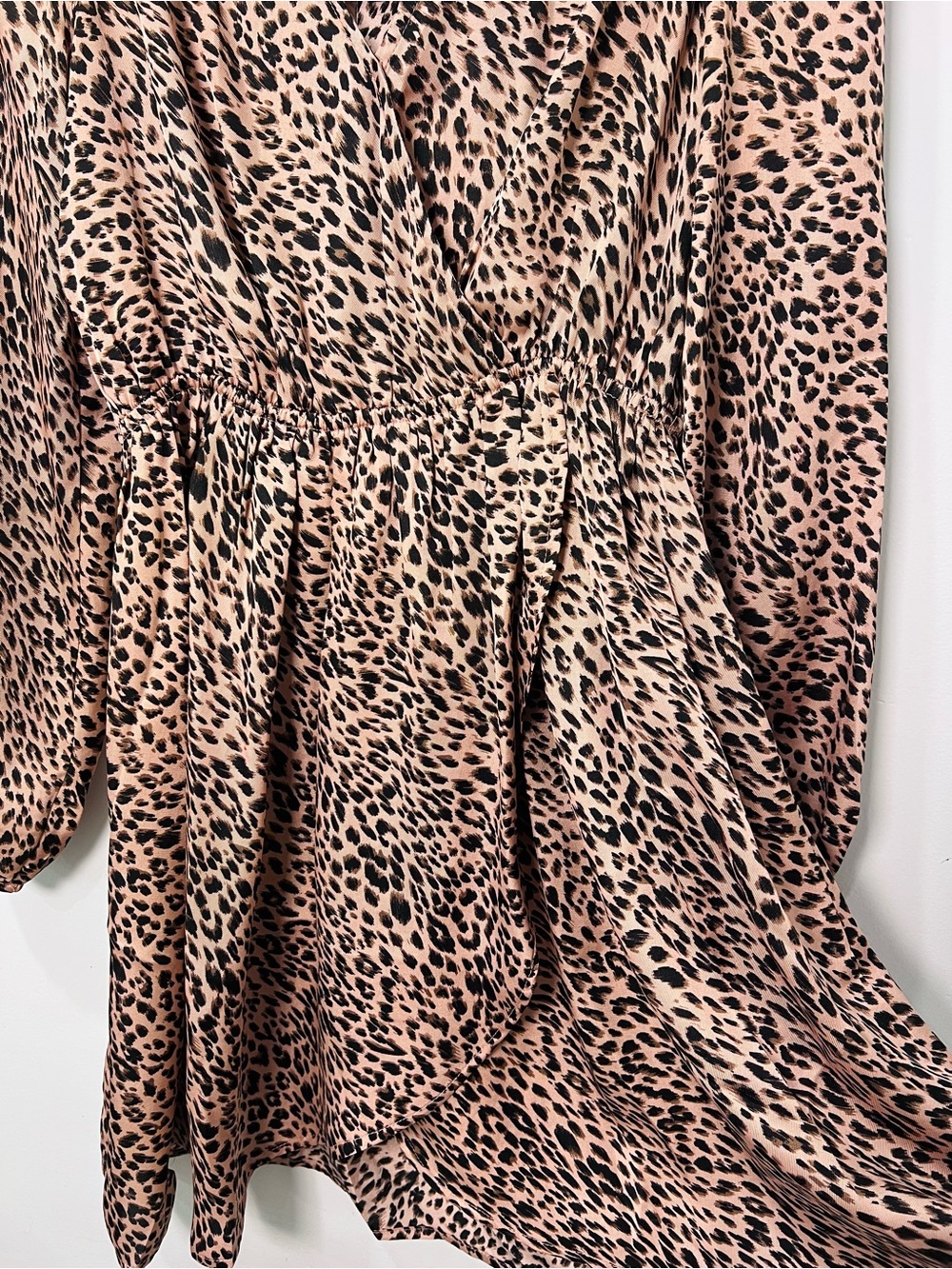 Mittoshop • Women’s  Beige and Black Leopard Print V-Neck Balloon Sleeve Dress - Picture 10 of 11